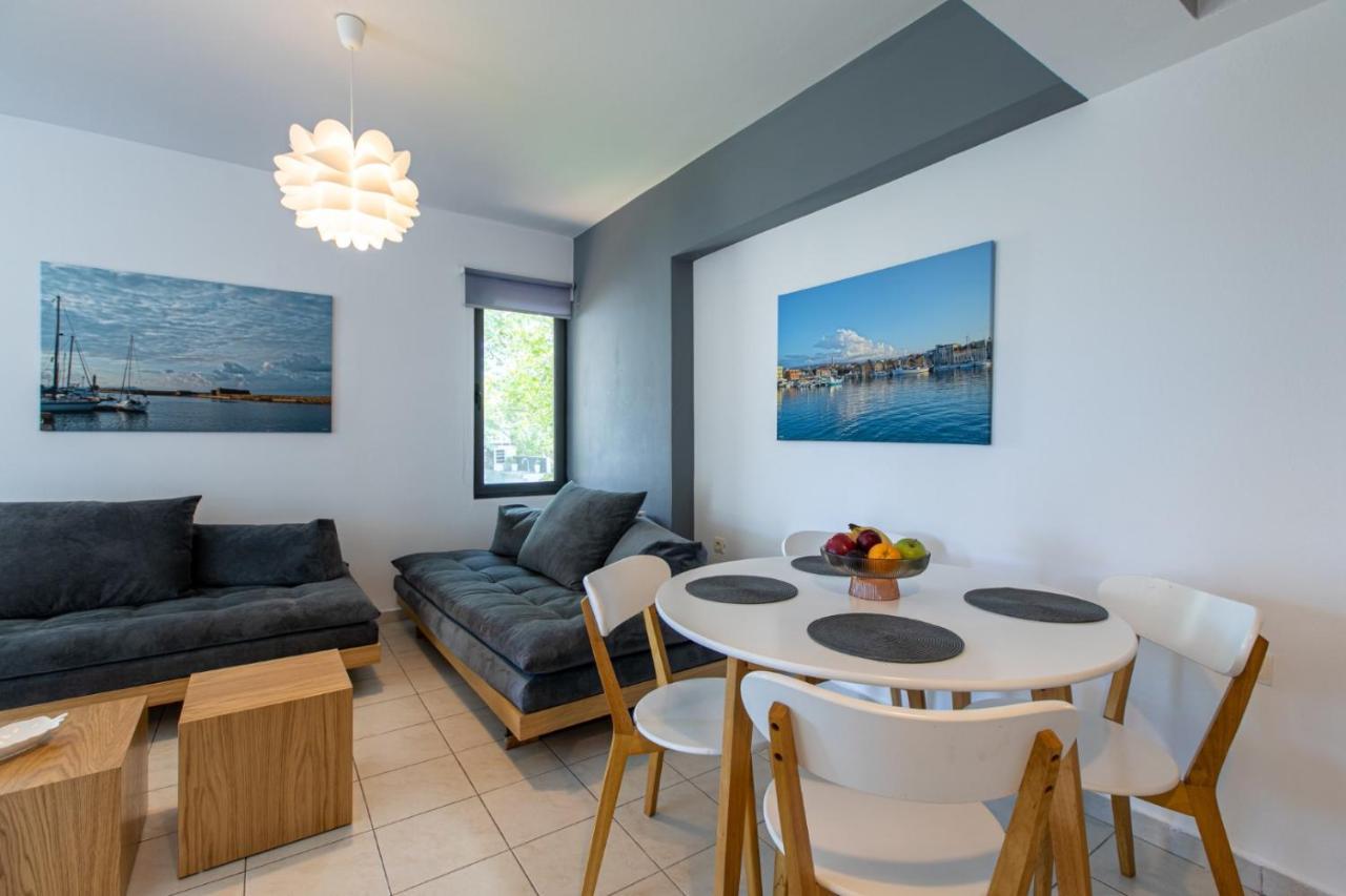 Crystal Waves Lux Villa-homeleader