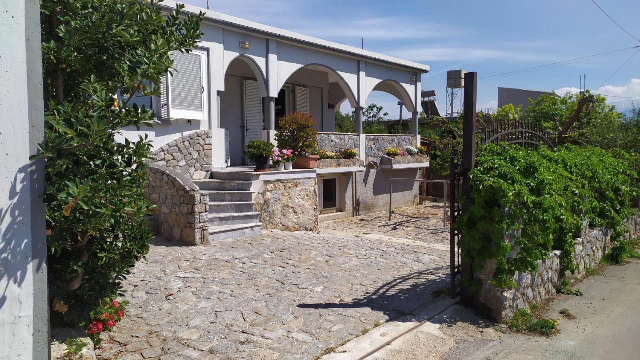 Holiday home Corinas Holiday House *