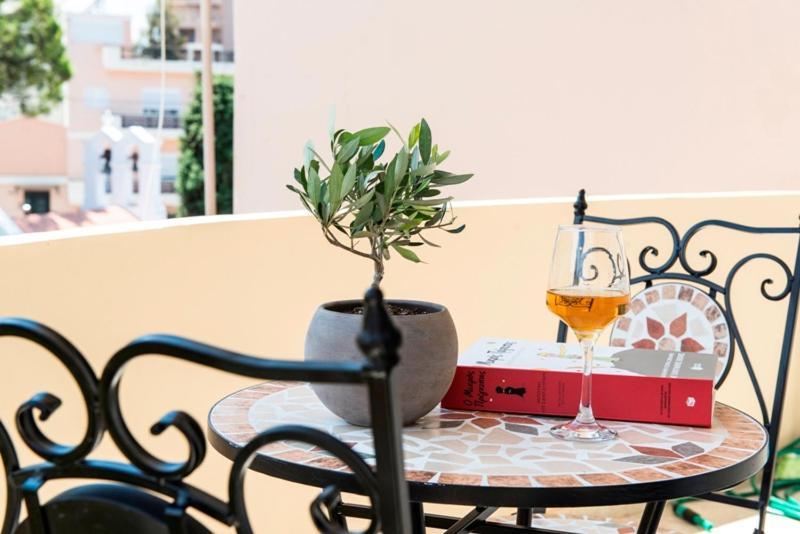 Luxury - King Size Bed - Free Parking Apartment *