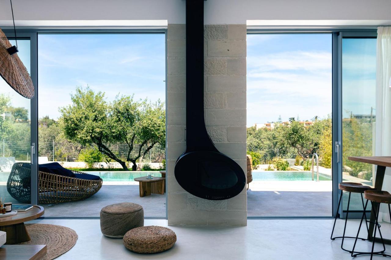 Heniochos Villa *