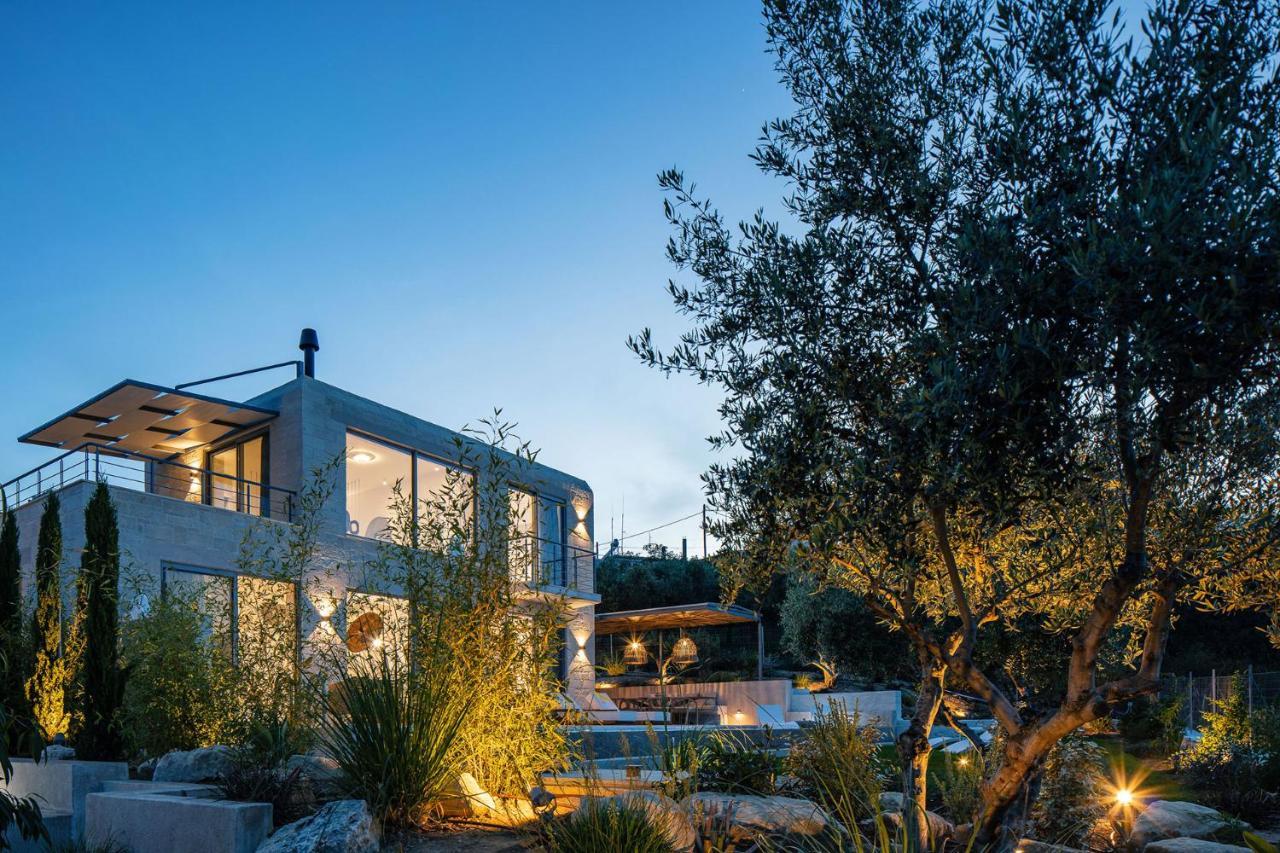 Heniochos Villa *