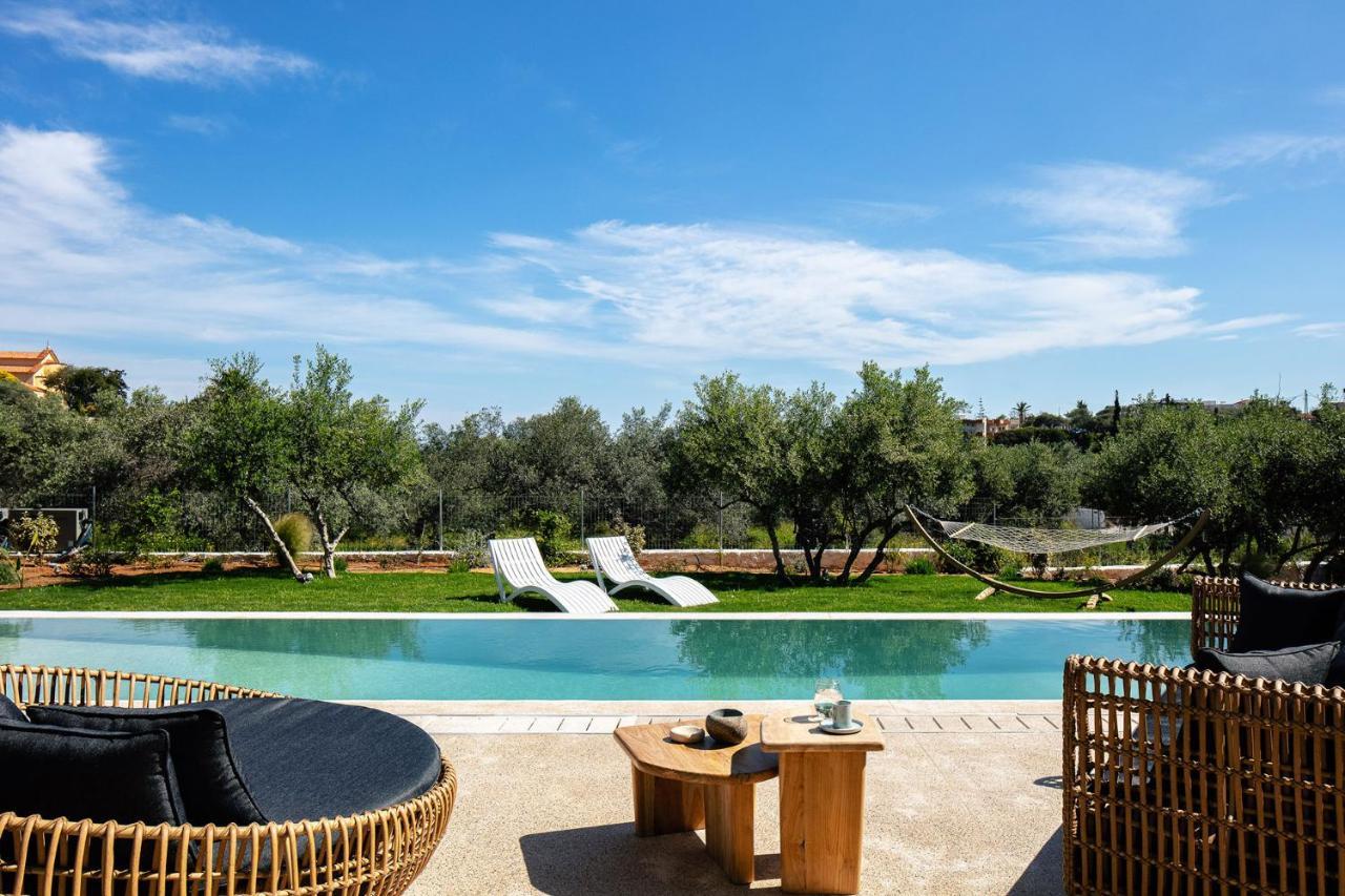 Heniochos Villa *