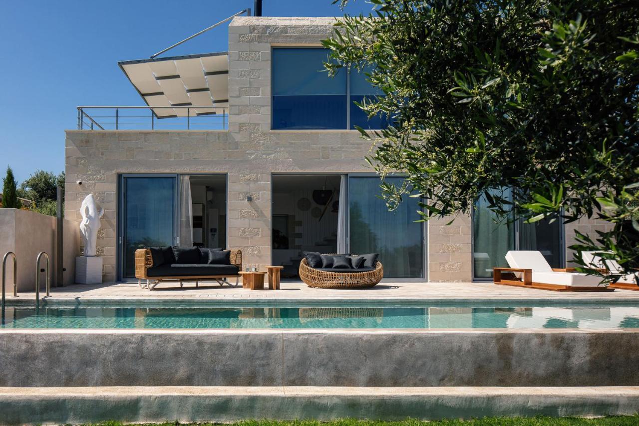 Heniochos Villa