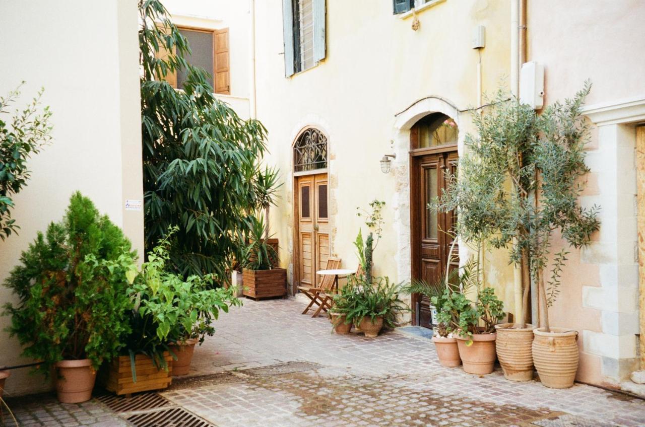 Destino Overlooking The Venetian Port Of Chania Apartamento Chrissi Akti Chania
