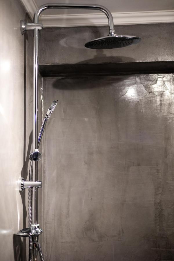 Apartment Black