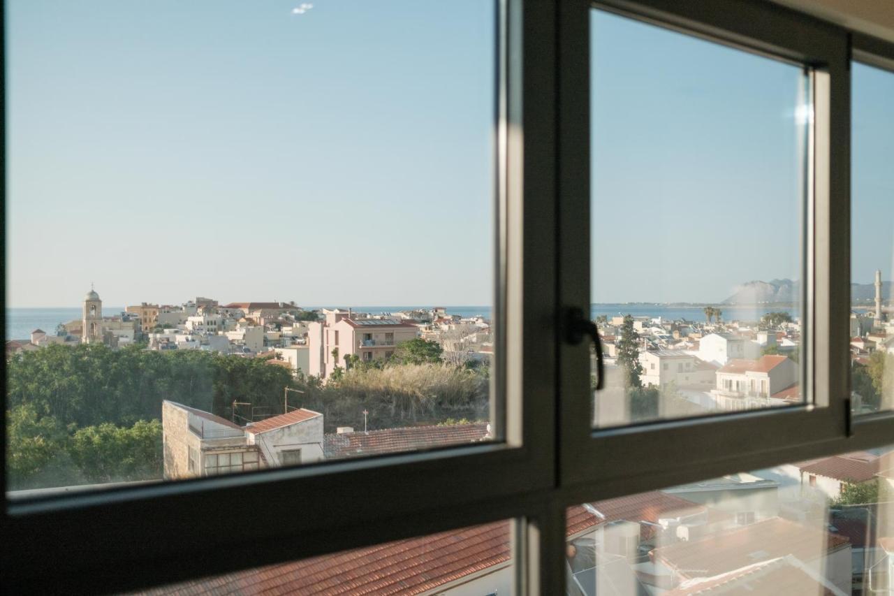 Sky-high Penthouse W. Stunning Views - 01 *