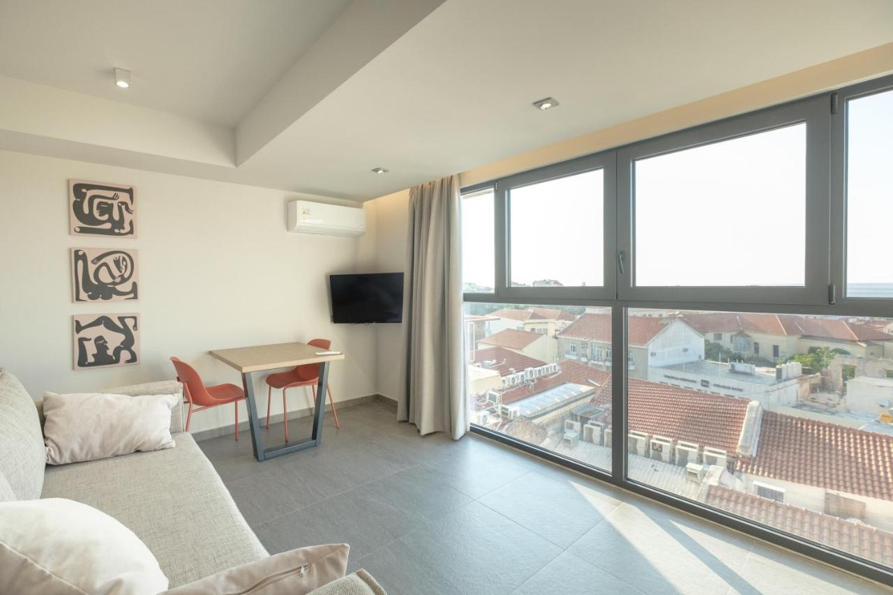 Sky-high Penthouse W. Stunning Views - 01 *