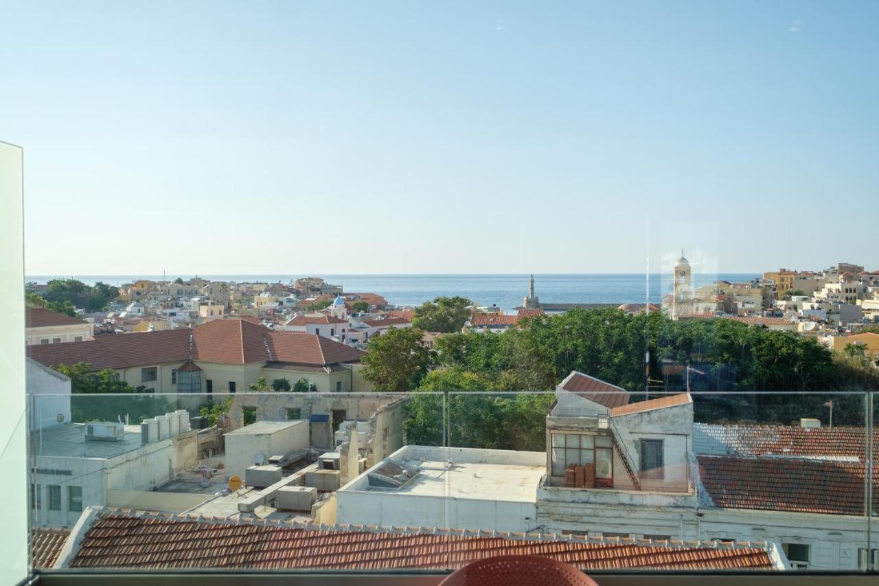 Sky-high 70sqm Penthouse W. Stunning Views - 05