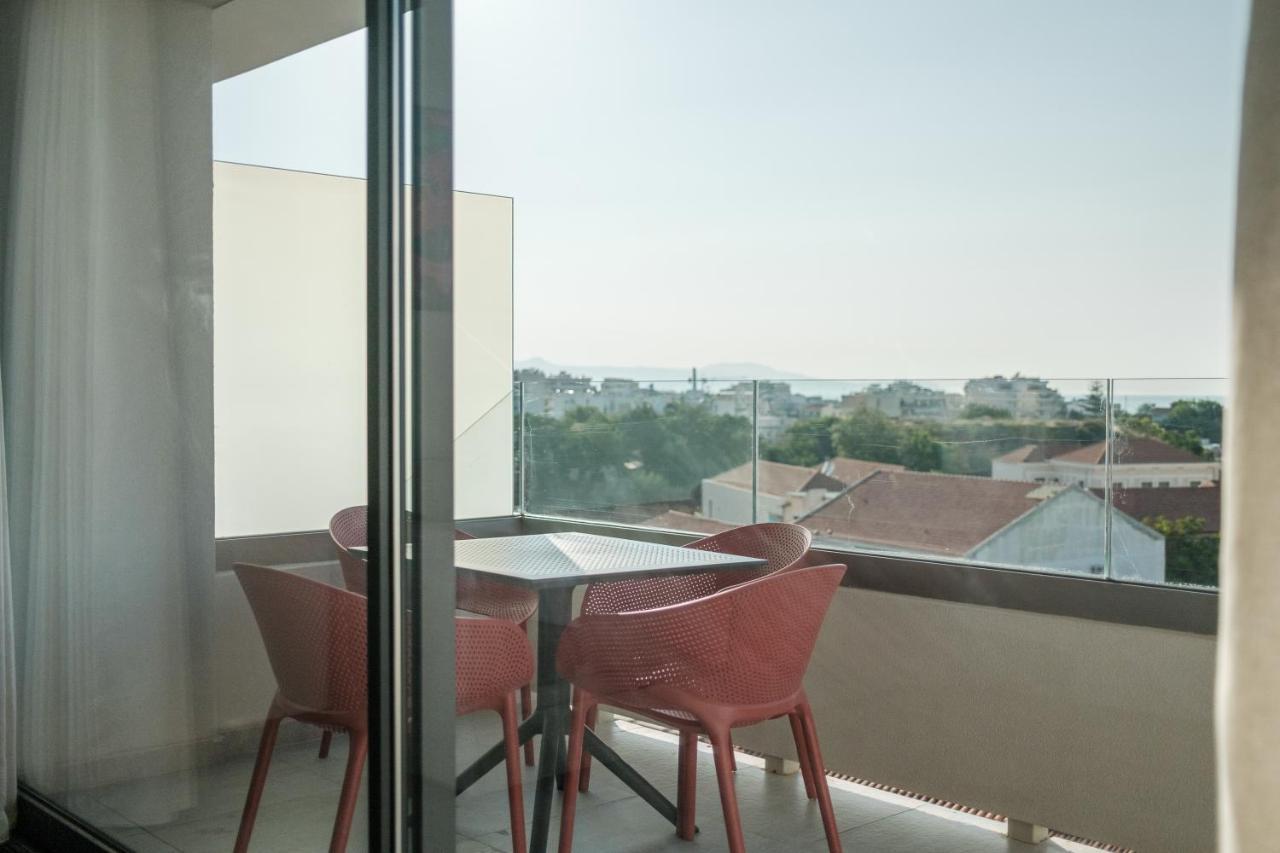 Sky-high 70sqm Penthouse W. Stunning Views - 05 *