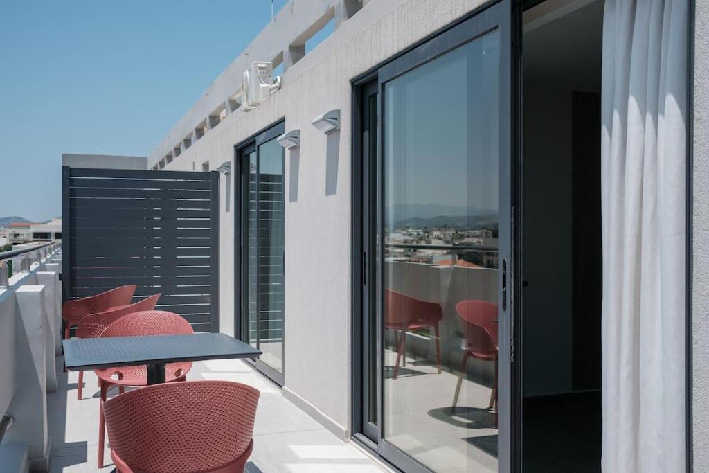 Sky-high Penthouse W. Stunning Views - 04