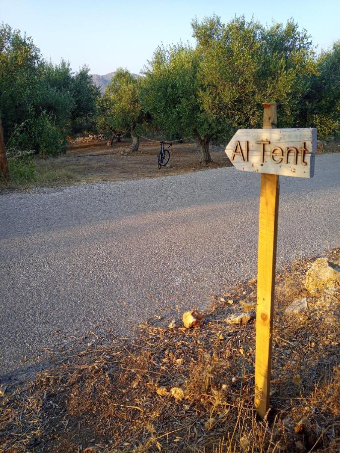 Al Tent *