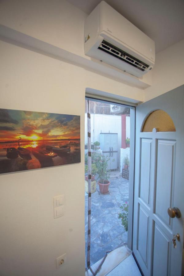 Johns - Venetian Port Apartment *