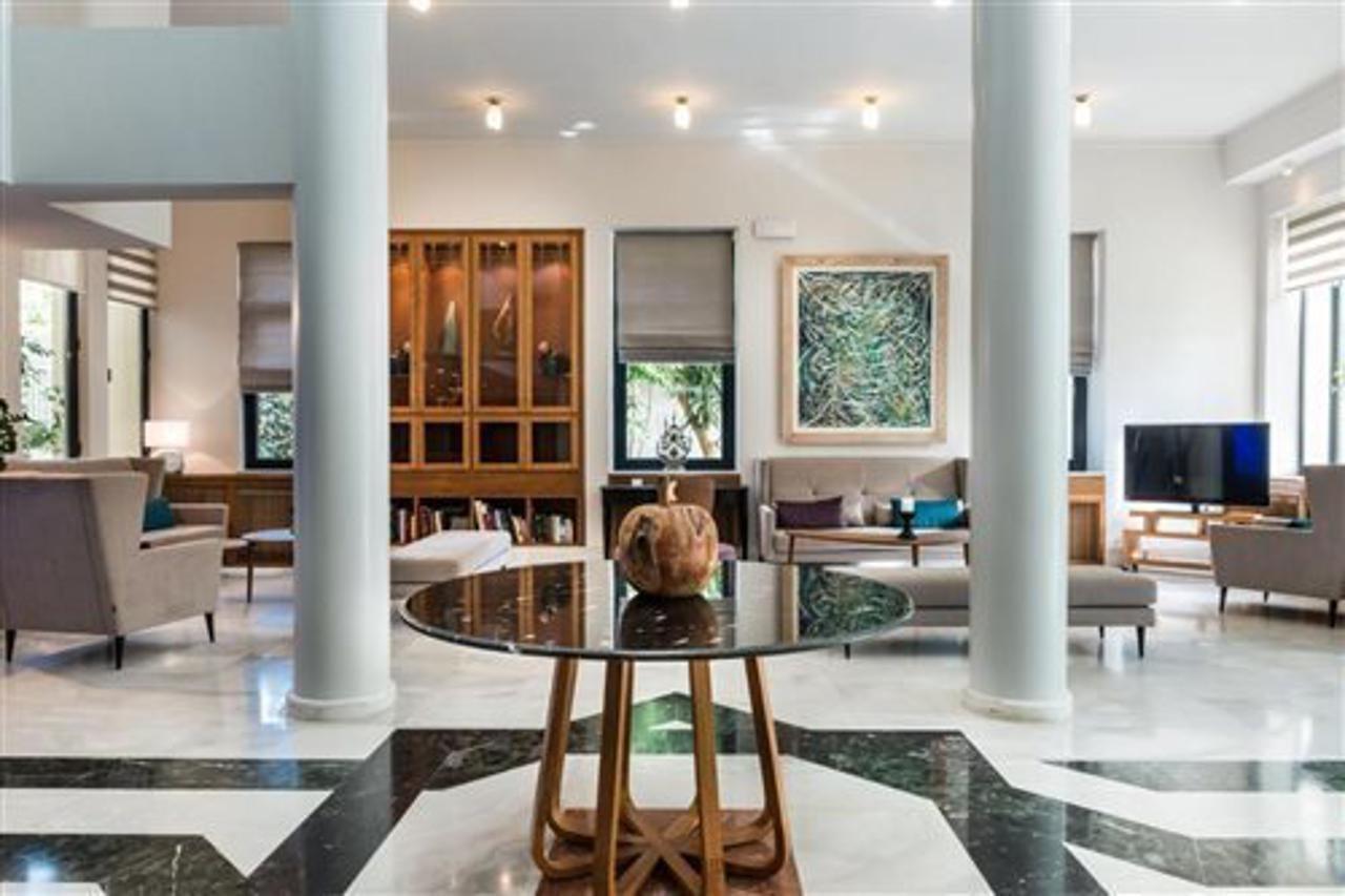 Hotel Avra Boutique 4*