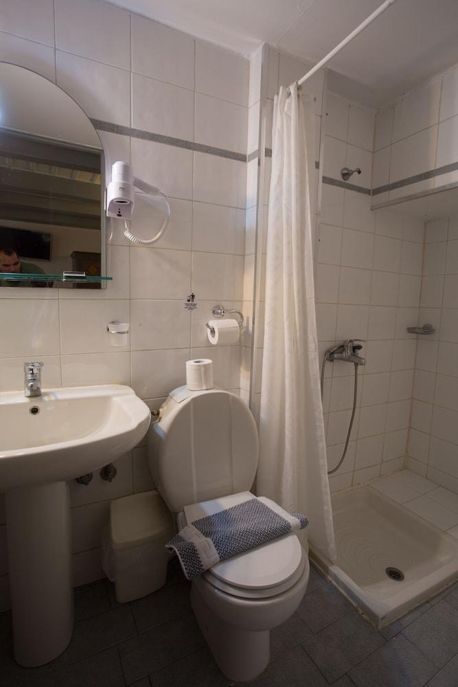 Nostos Aparthotel 3*