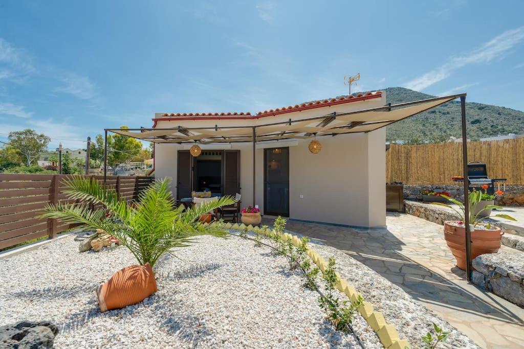 Rena's Rustic Retreat *