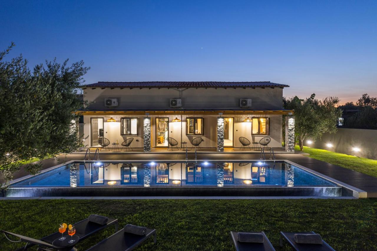 Villa Eightyfour Living With Private Pool