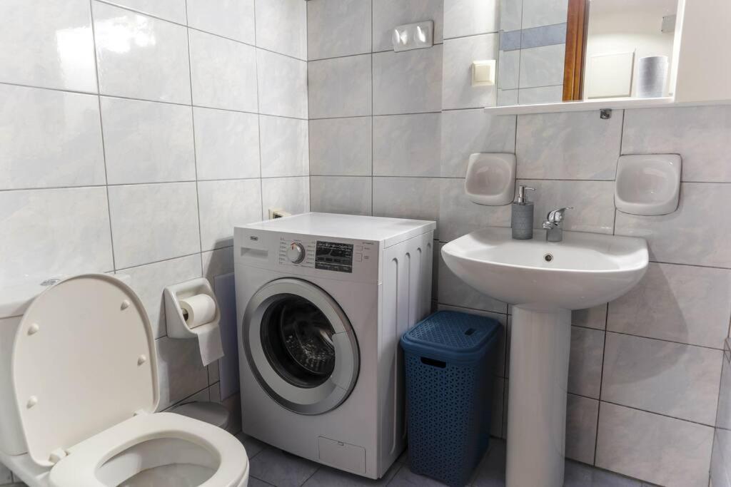 Apartment Dictamus