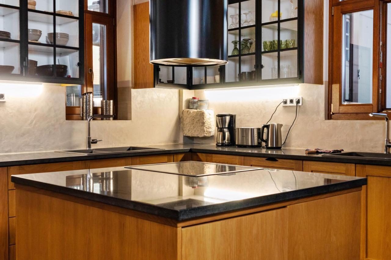 Luminous A House Of Luxury Apartment