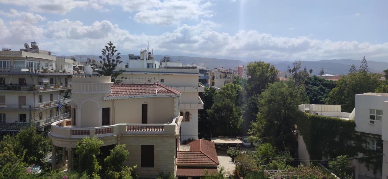 Watch Penthouse Center & Parking Apartment *