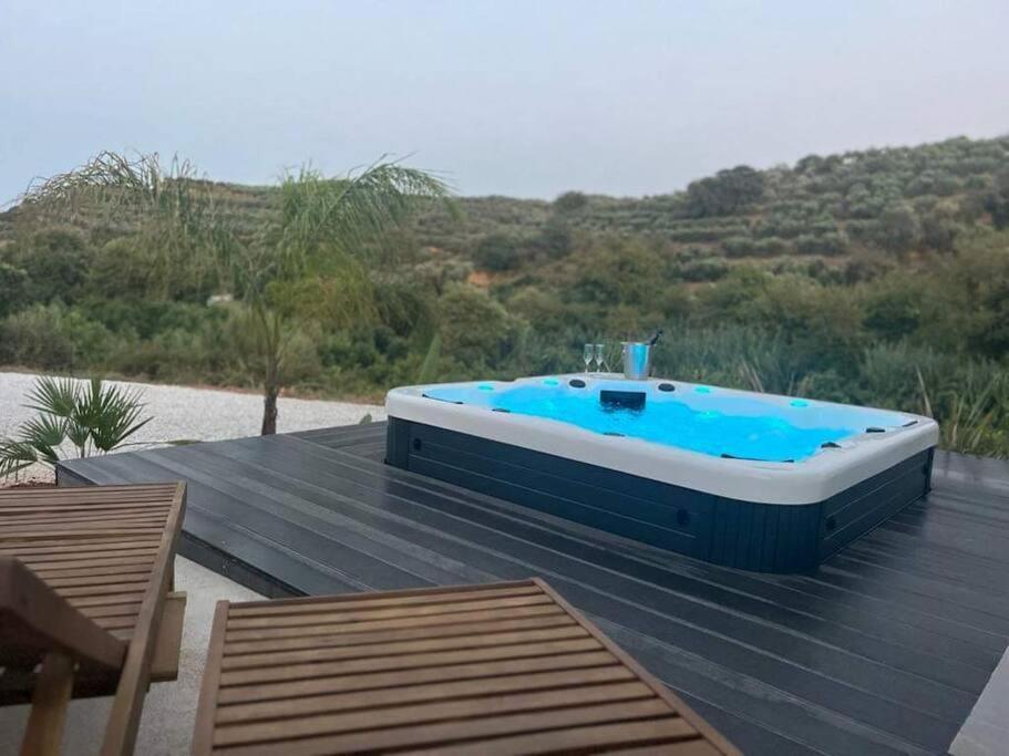 Ek Ornelakis, Luxury With Jacuzzi