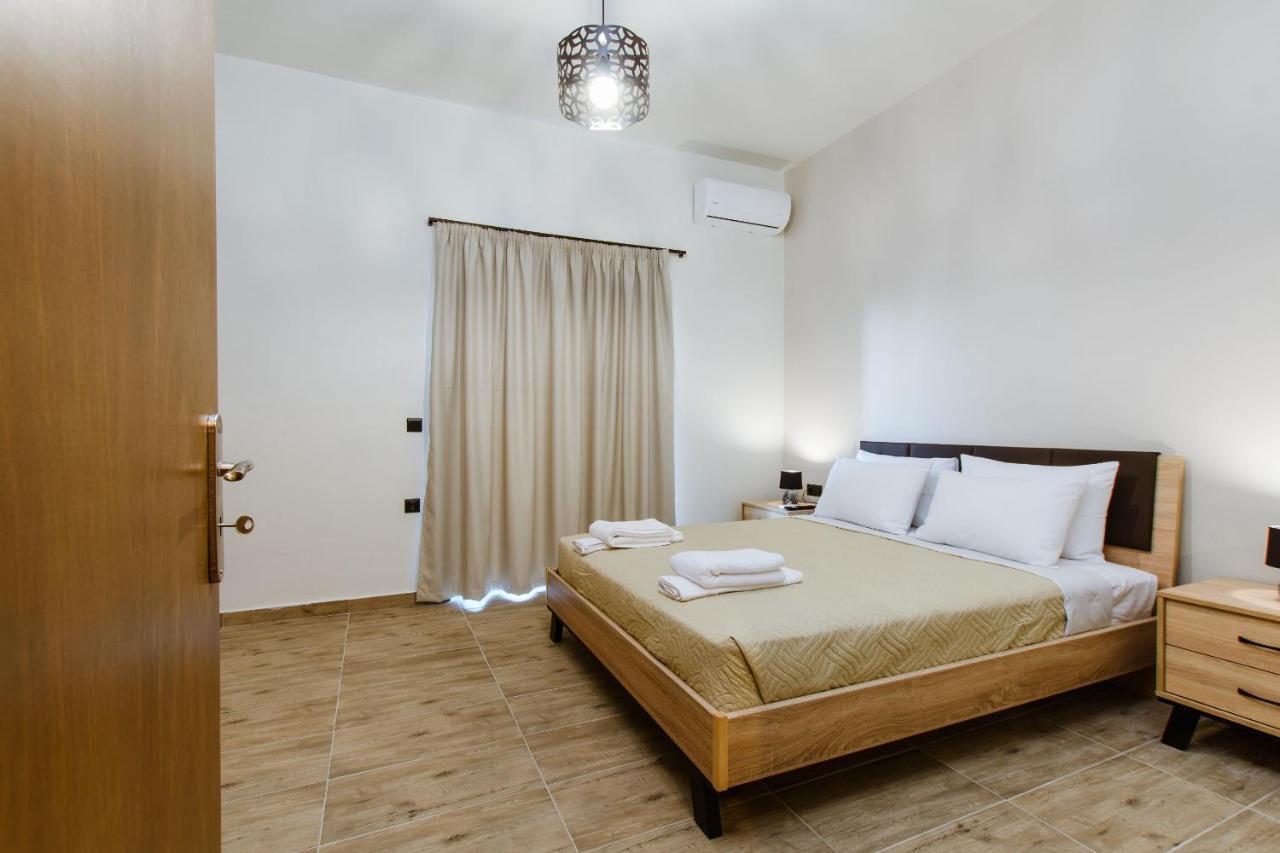 Krinis Next The Old Harbour Apartment *