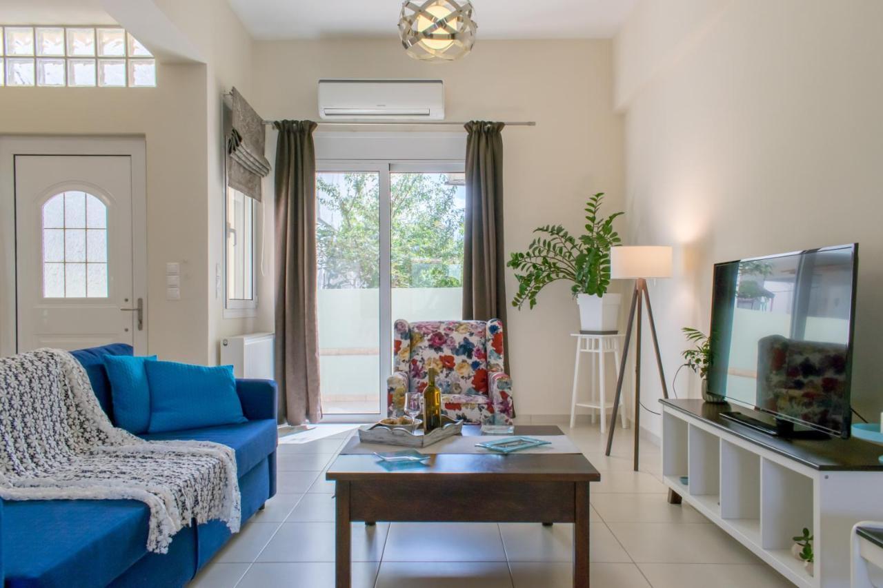 Blue Iris: Stylish Just 10 Minutes Walk From Old Town Chania *