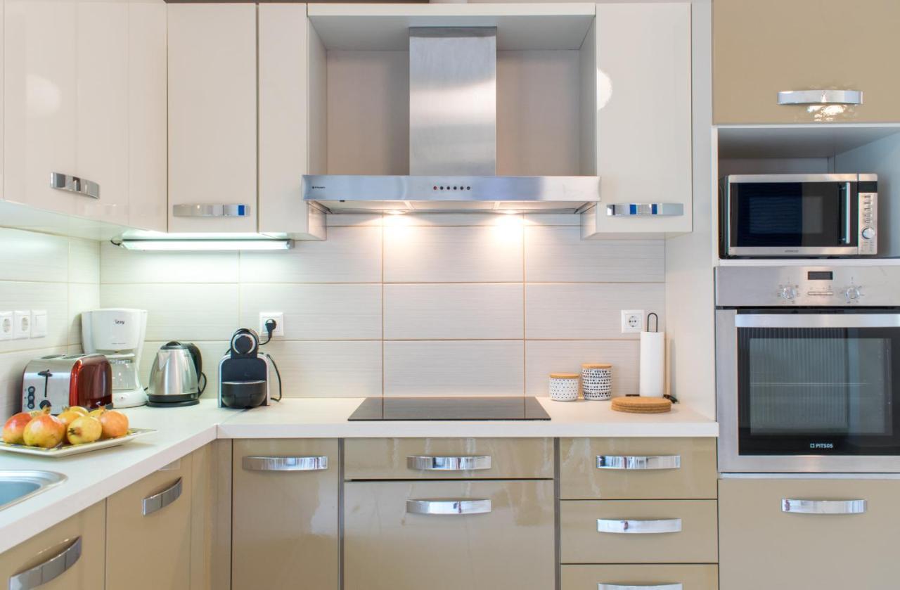 Blue Iris: Stylish Just 10 Minutes Walk From Old Town Chania Apartment