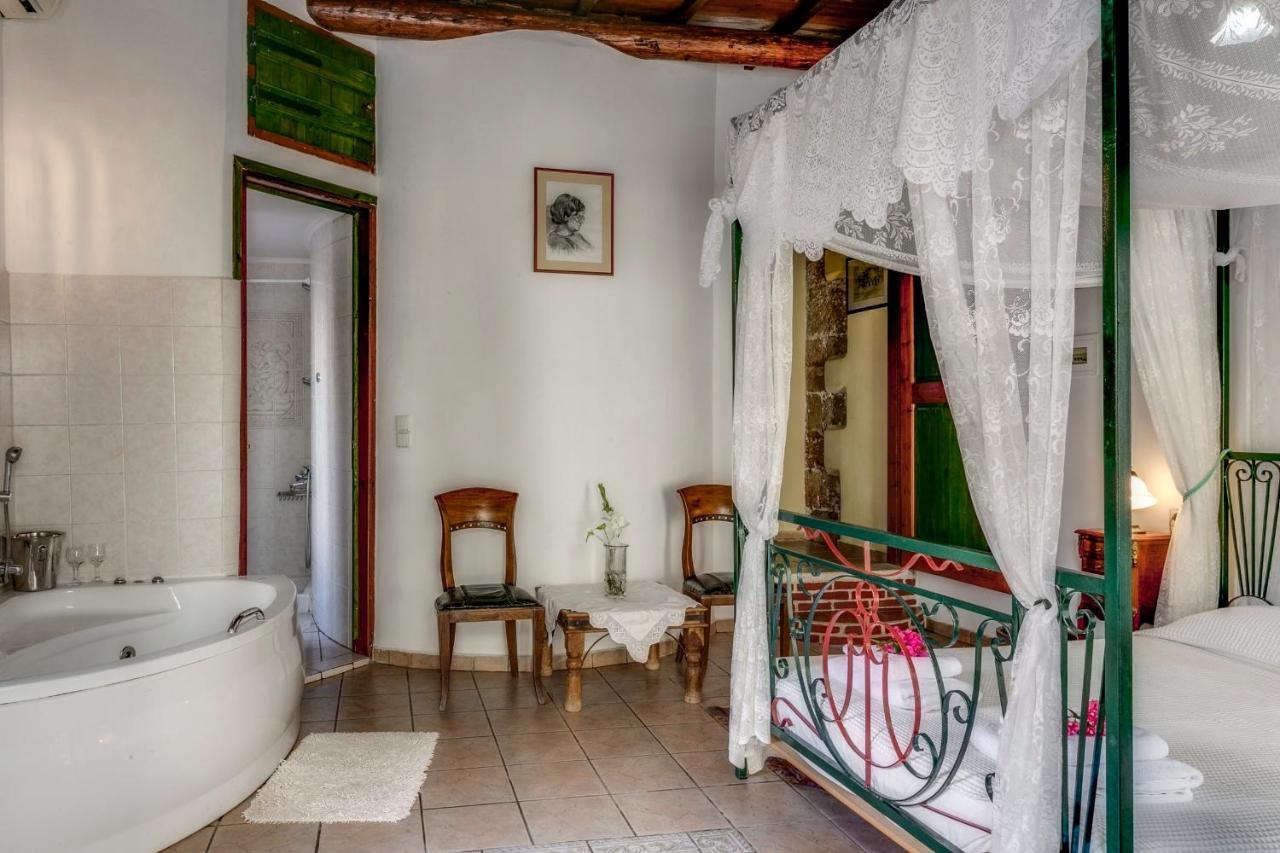 Homestay Ifigenia Trad.rooms In Oldtown By.marios Chania (Crete)
