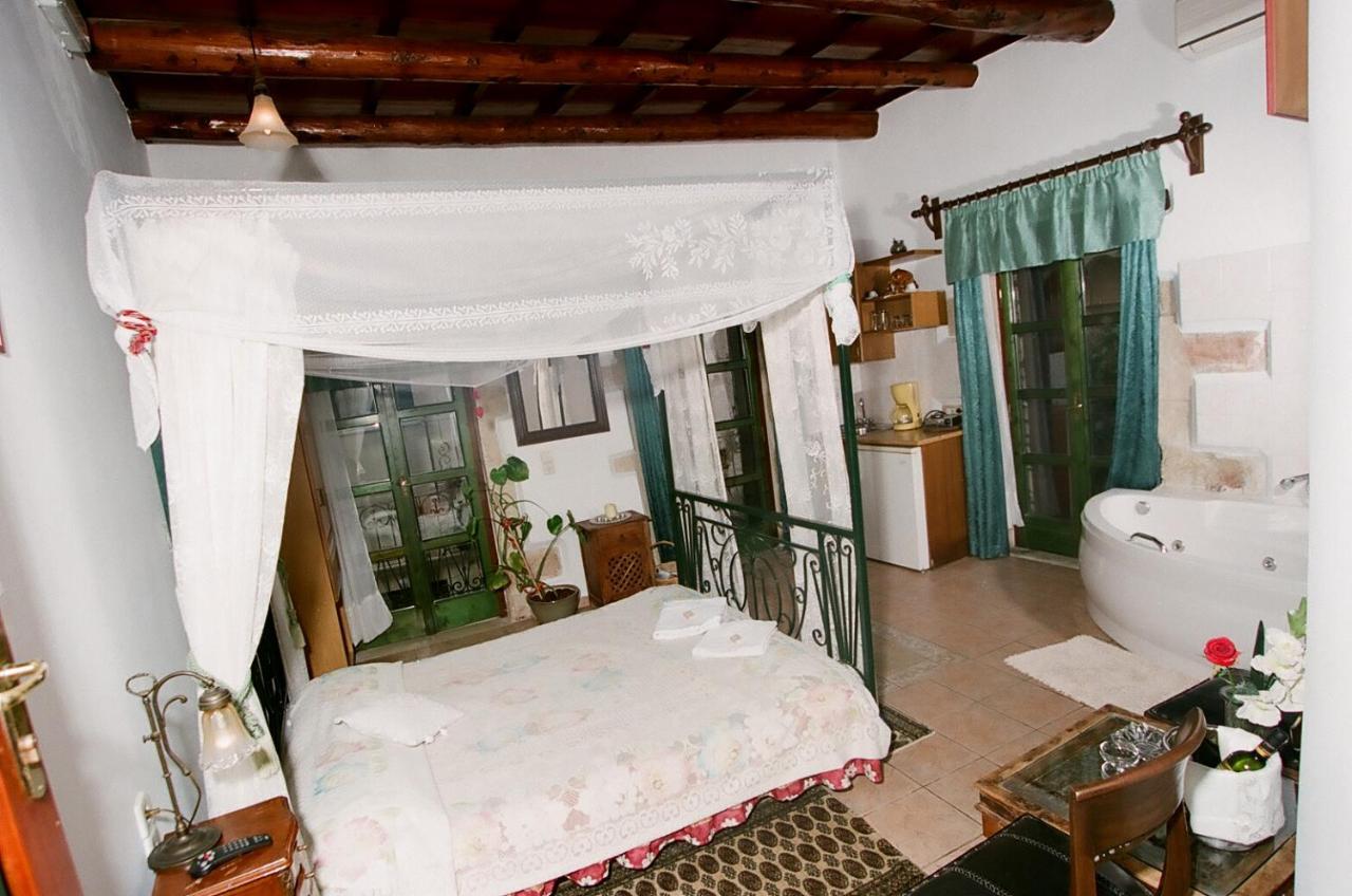 Ifigenia Trad.rooms In Oldtown By.marios Homestay *