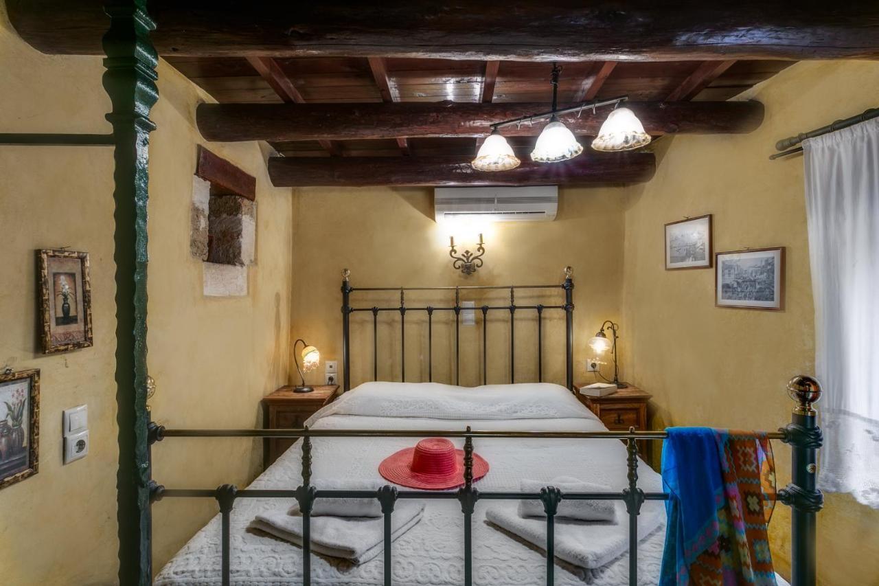 Homestay Ifigenia Trad.rooms In Oldtown By.marios Chania (Crete)