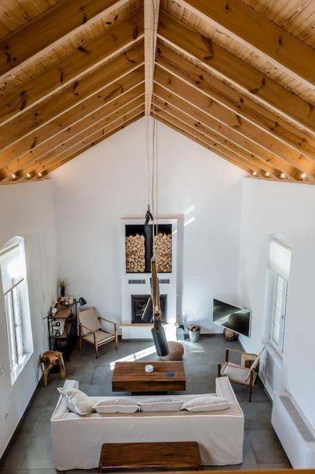 Charming Kiklamino In Agios Mattheos * Chania (Crete)