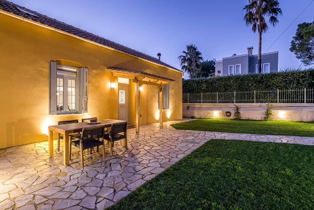 Charming Kiklamino In Agios Mattheos * Chania (Crete)