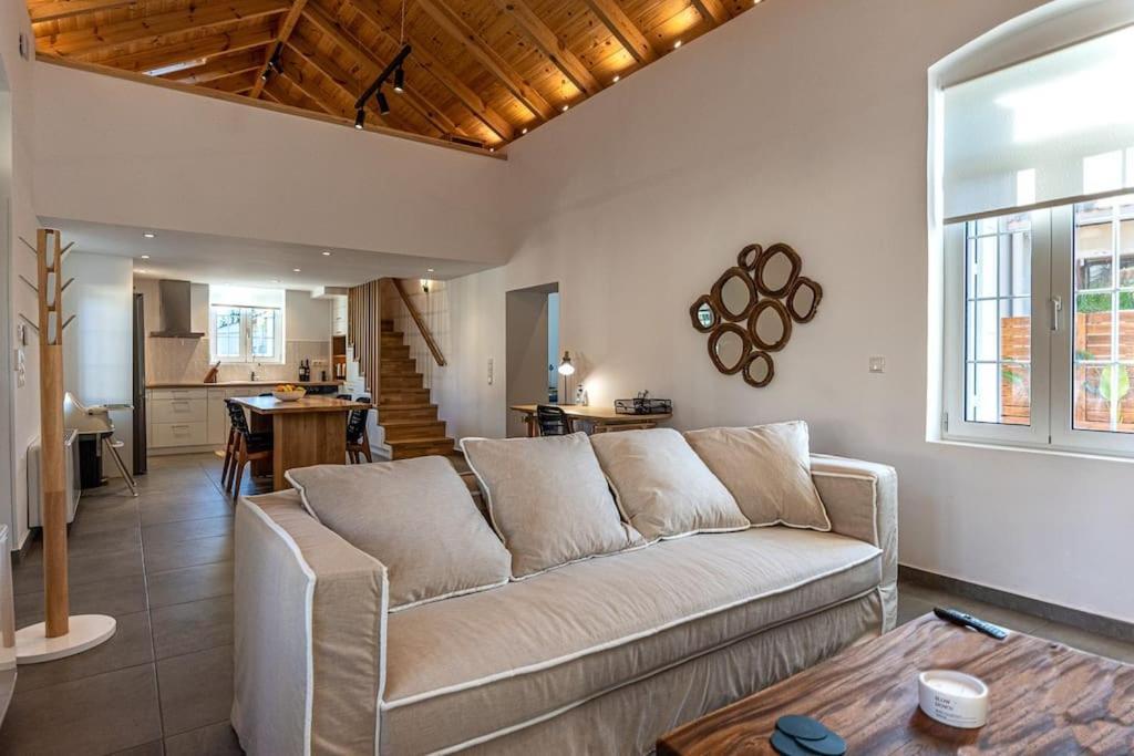 Charming Kiklamino In Agios Mattheos Holiday home Chania (Crete)