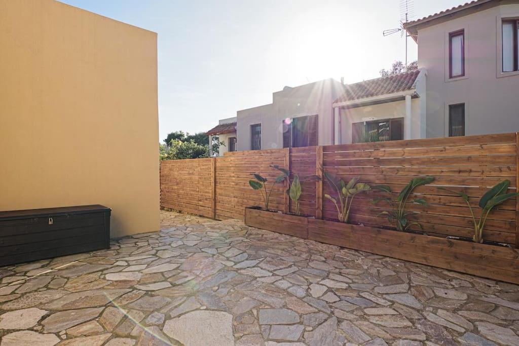 Charming Kiklamino In Agios Mattheos Holiday home