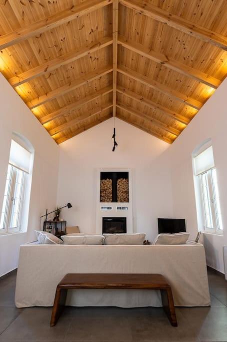Charming Kiklamino In Agios Mattheos