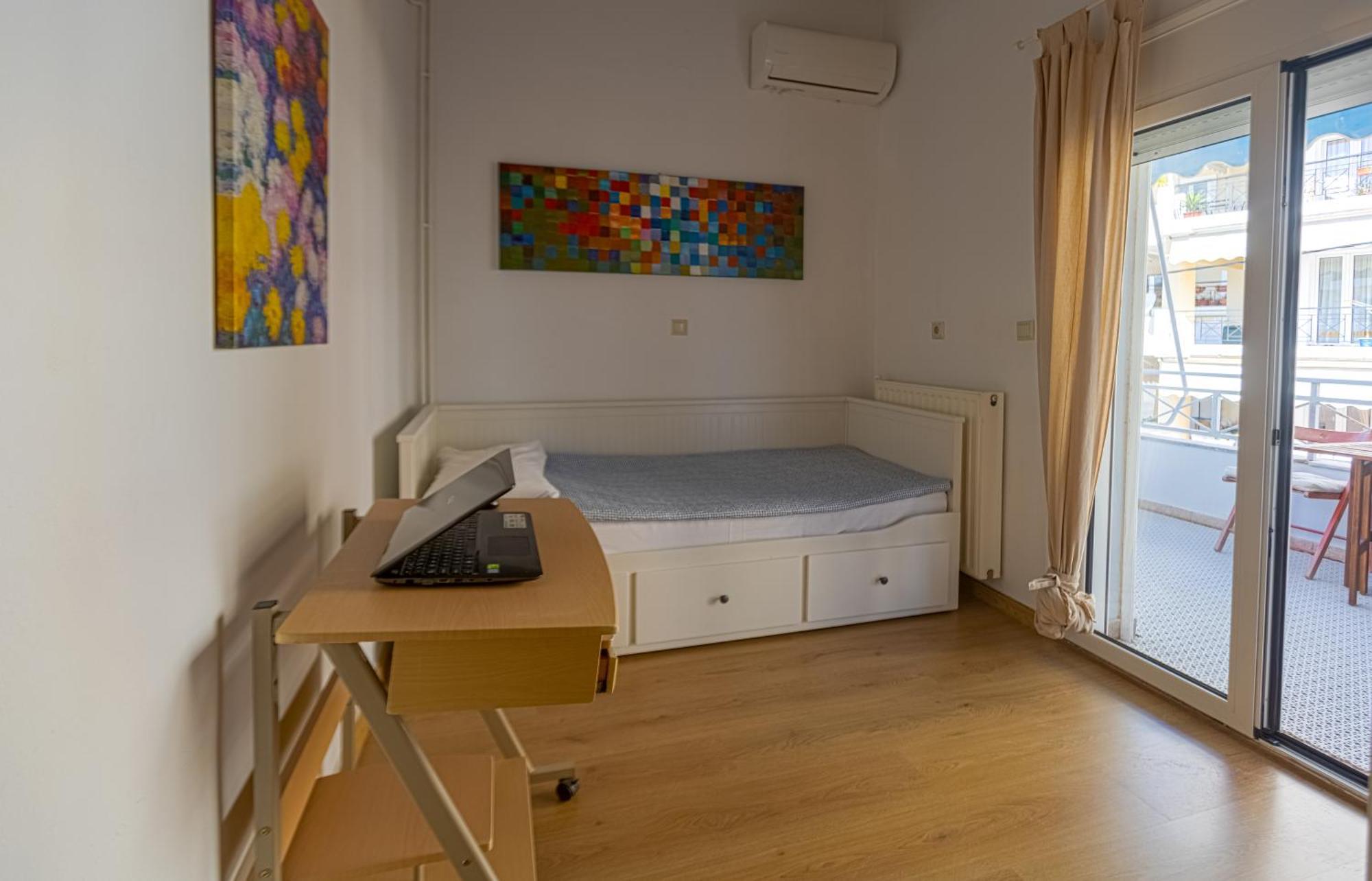 Apartment In And Out *