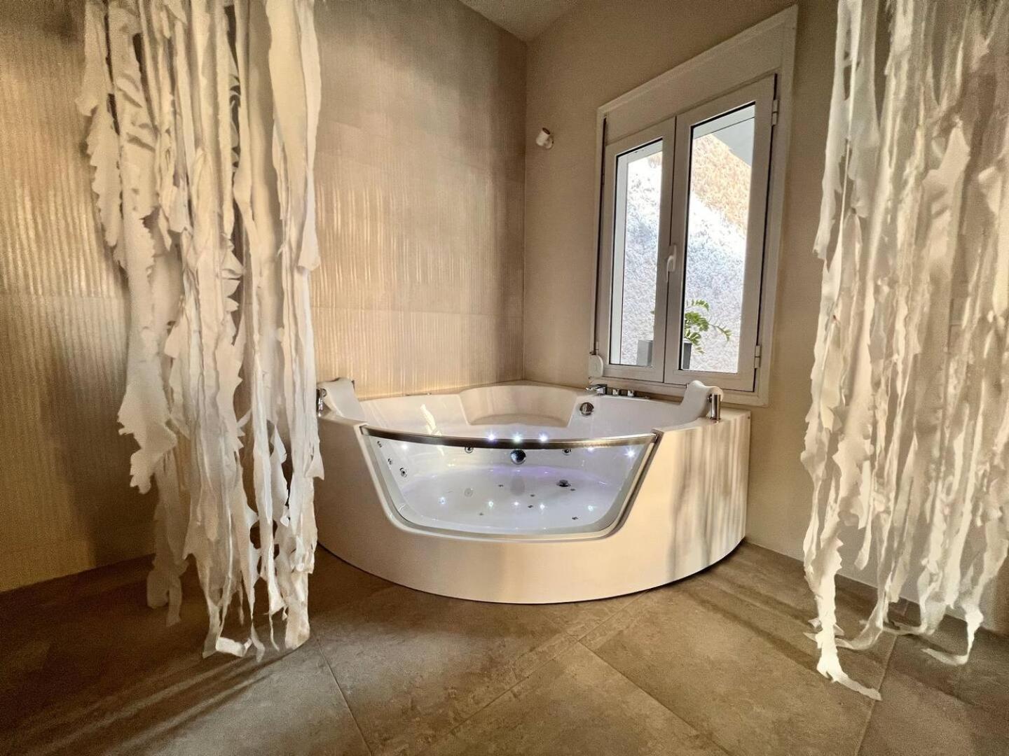 Perla Coco Jacuzzi Apartment Chania (Crete)