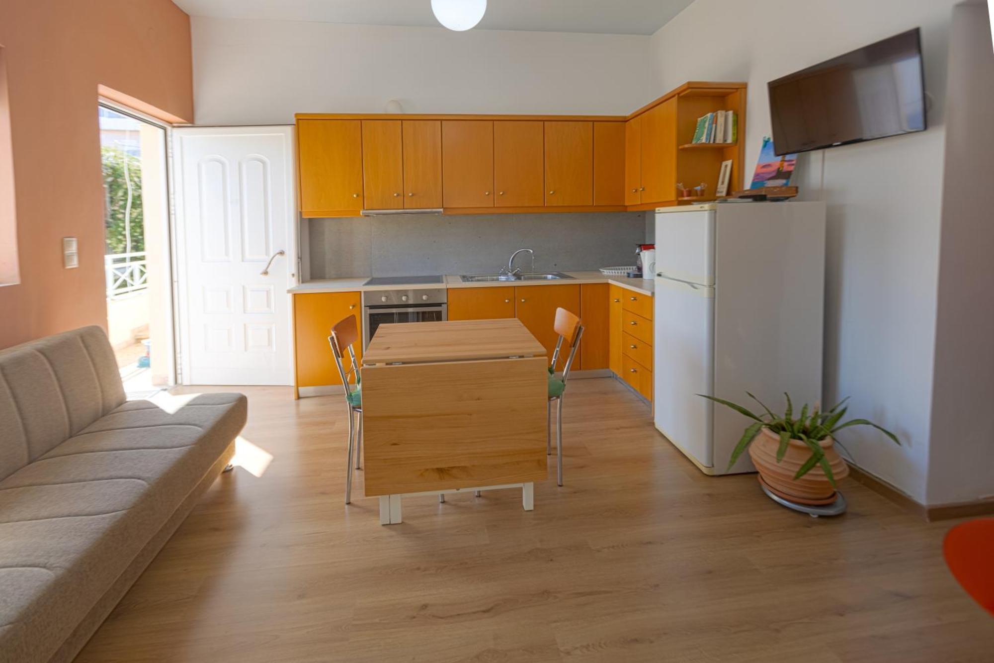 In And Out Apartment *