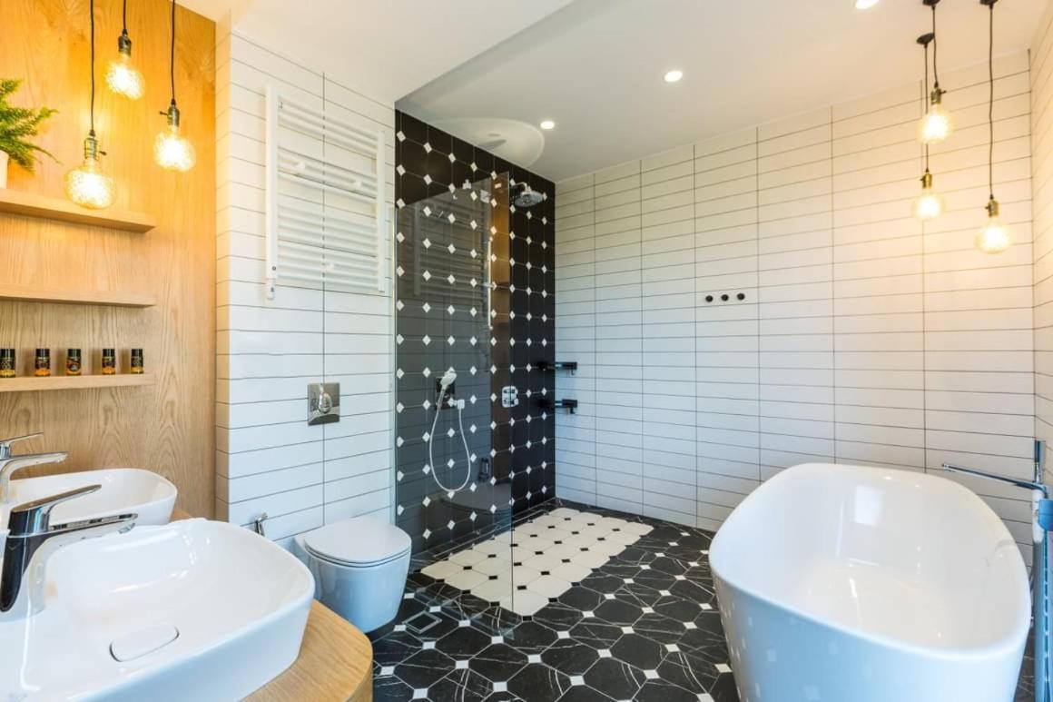 Blueskyline Owner's Listing, By Hellocrete