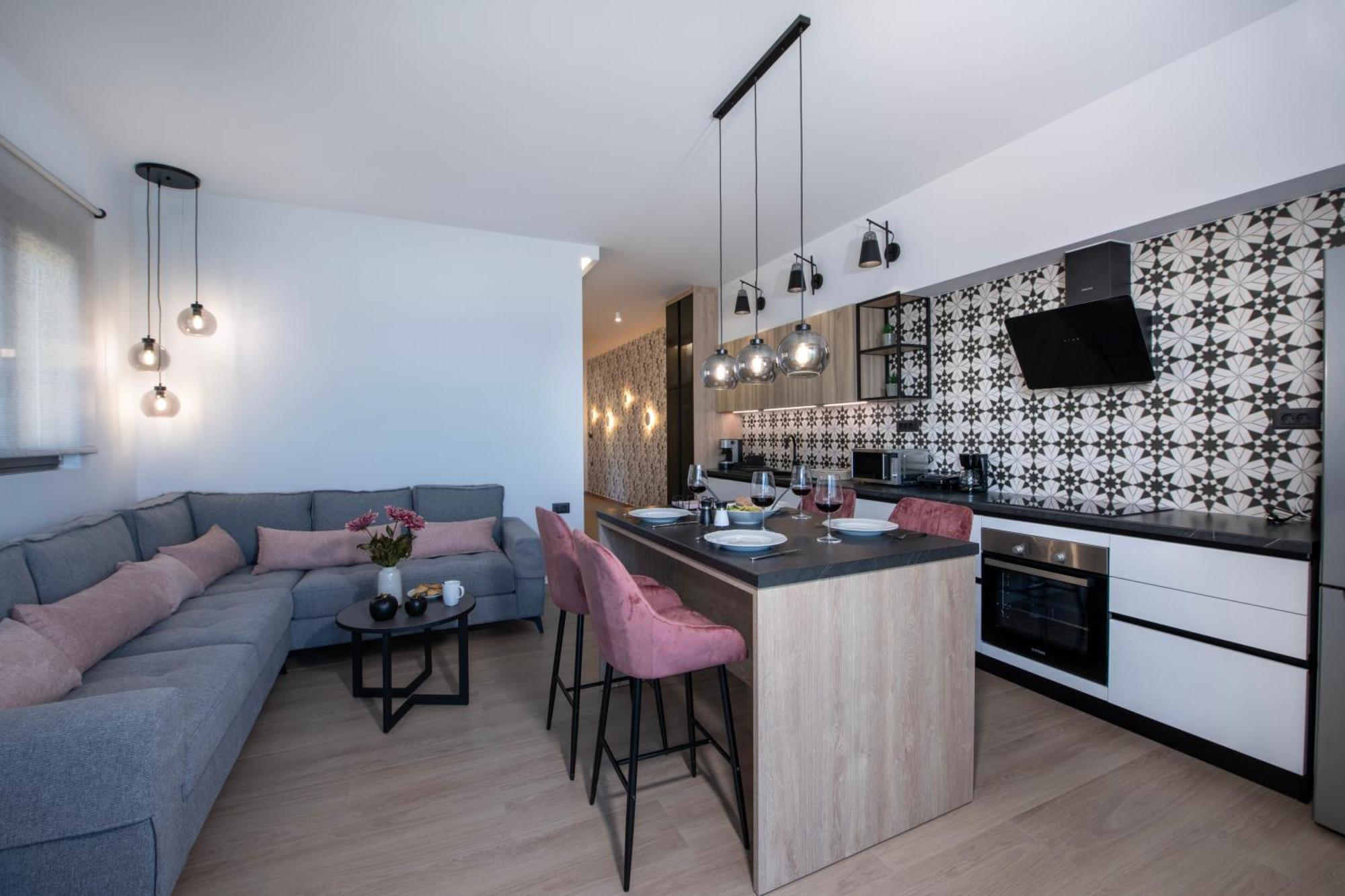 Alpha Apartment *