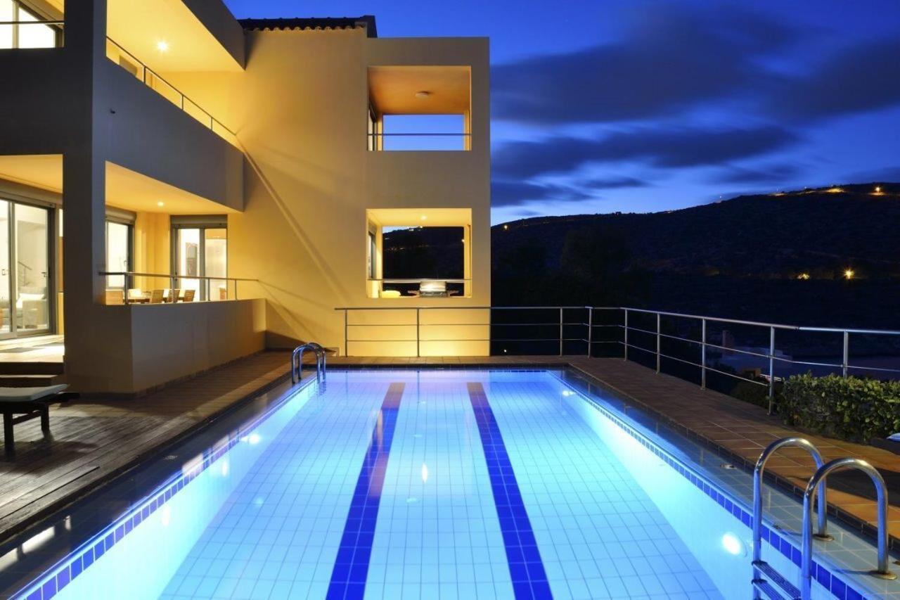 Villa Chloe By The Sea
