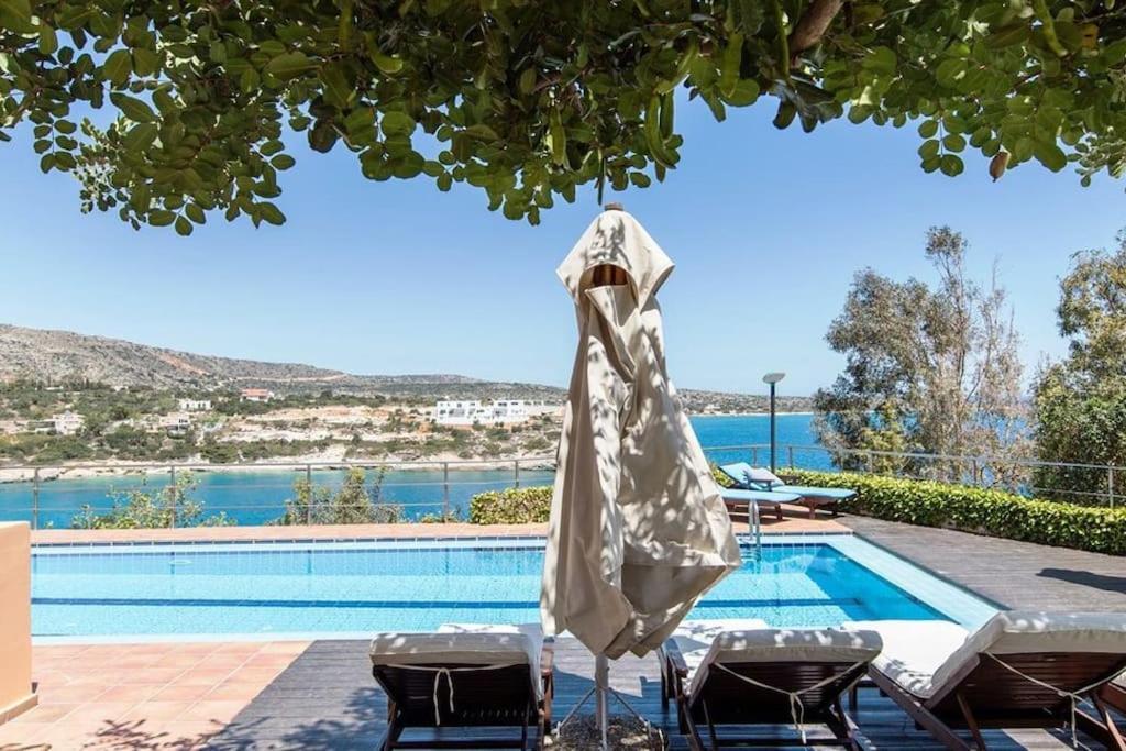 Villa Chloe By The Sea *