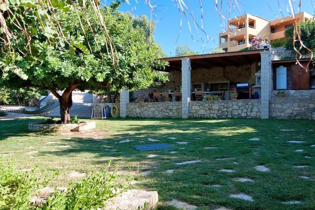 Villa Chloe By The Sea *