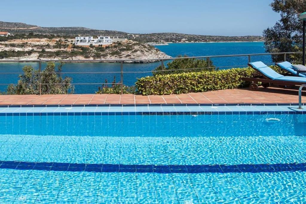Chloe By The Sea Villa *