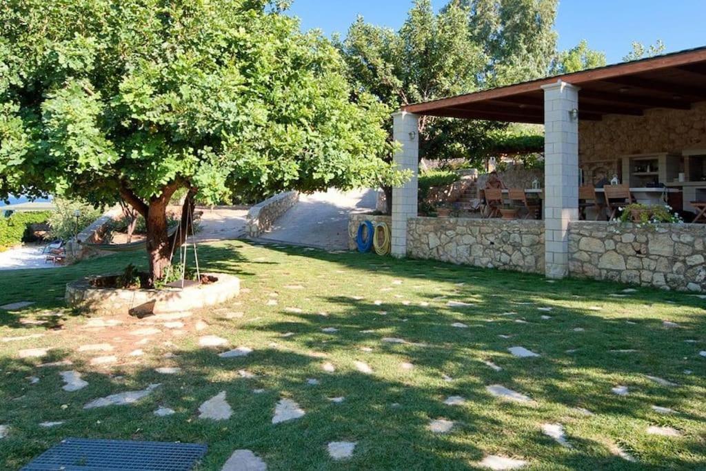 Villa Chloe By The Sea