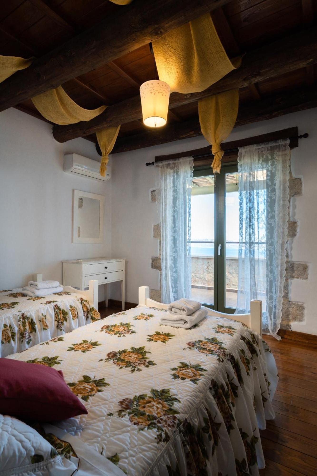 Your-villa, In Crete Pousada Chrissi Akti Chania