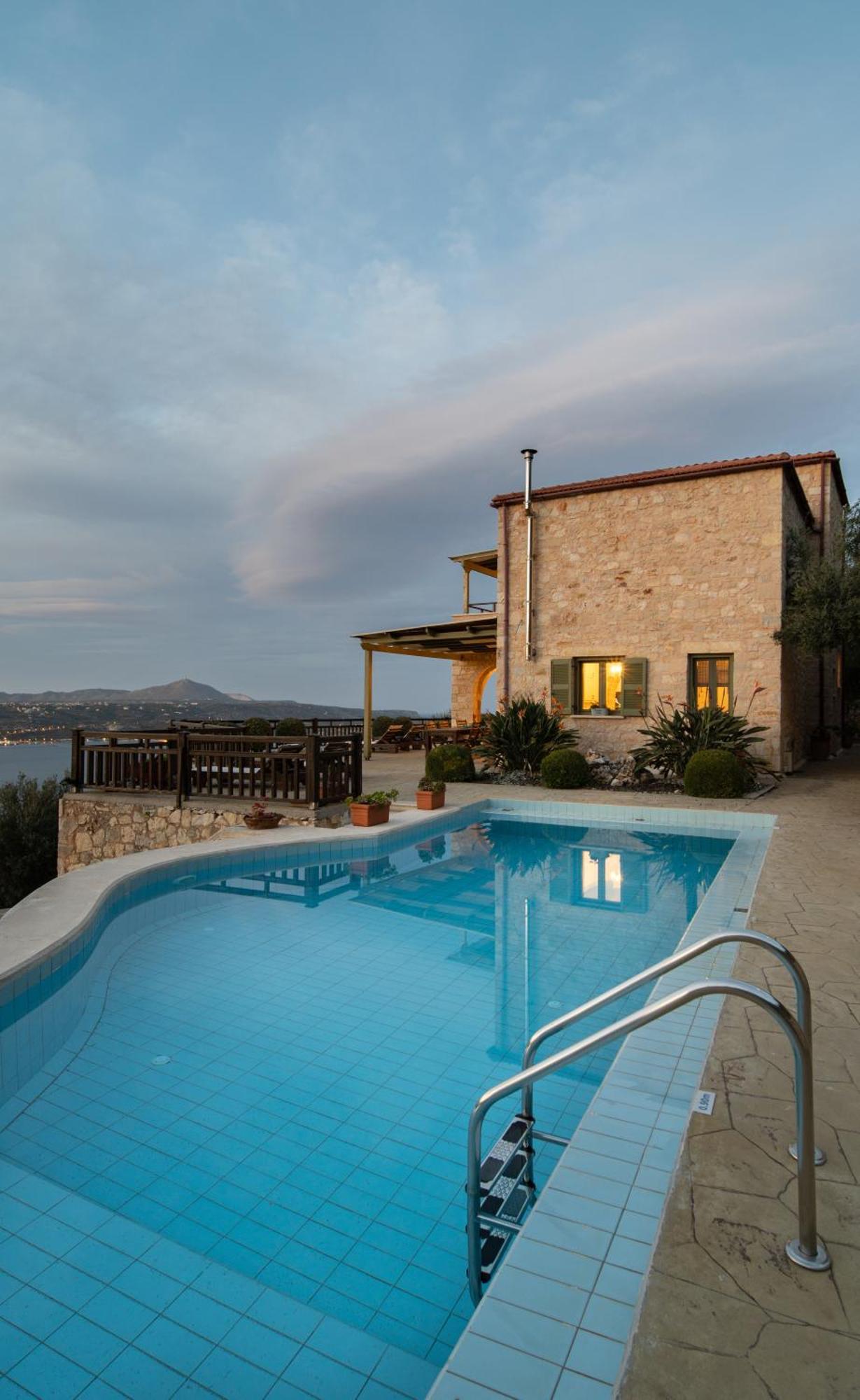 Your-villa, In Crete Pousada Chrissi Akti Chania
