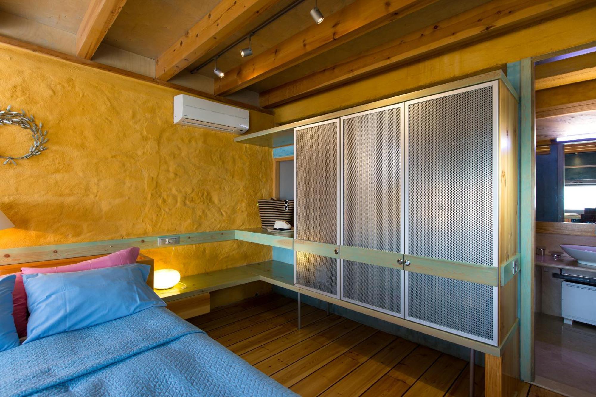 Beachfront Ravdoucha Epavlis Eleni - Pool, Hot Tub, Gym, Sauna, Private Parking, Wifi Villa