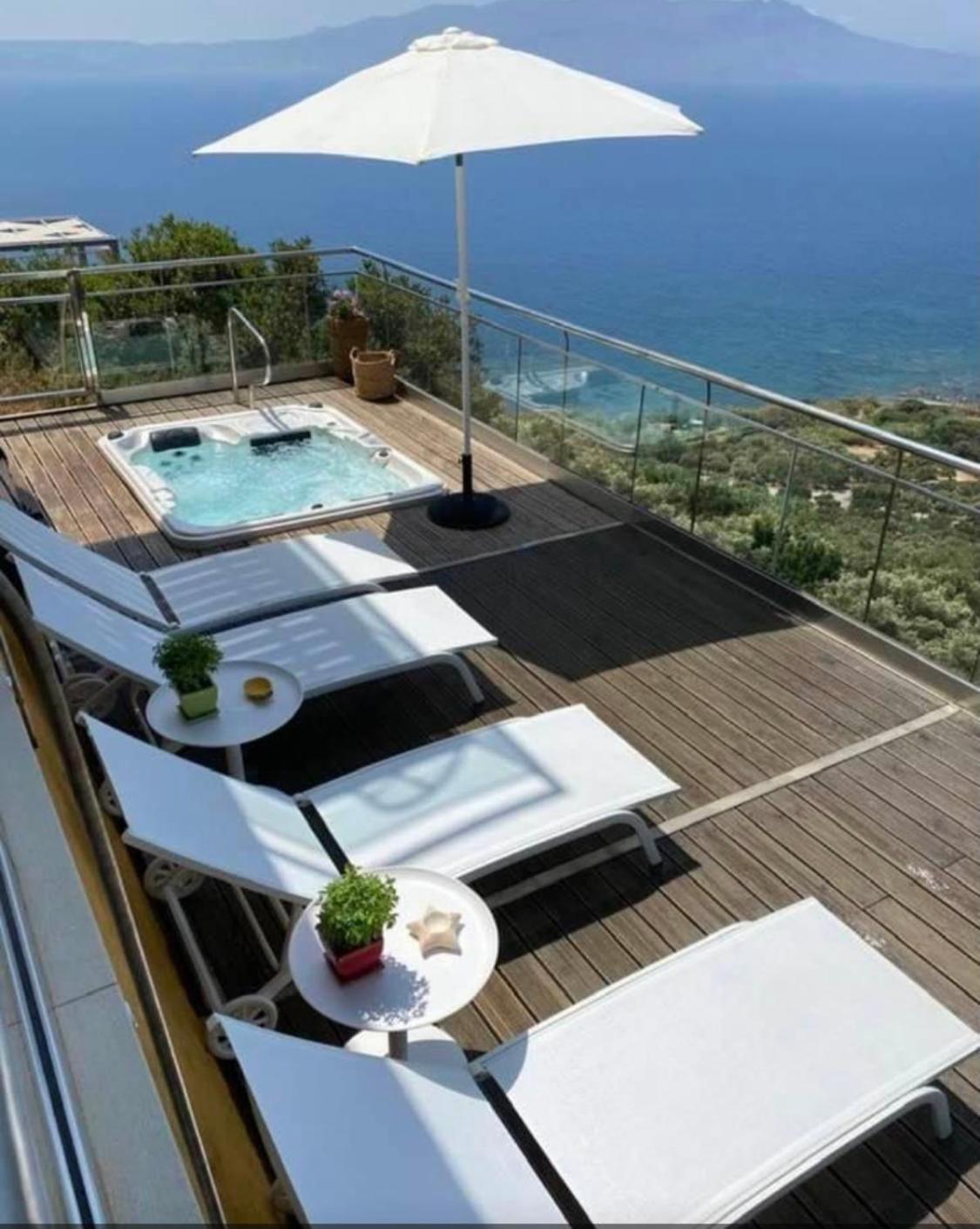 Beachfront Ravdoucha Epavlis Eleni - Pool, Hot Tub, Gym, Sauna, Private Parking, Wifi Villa Chania (Crete)