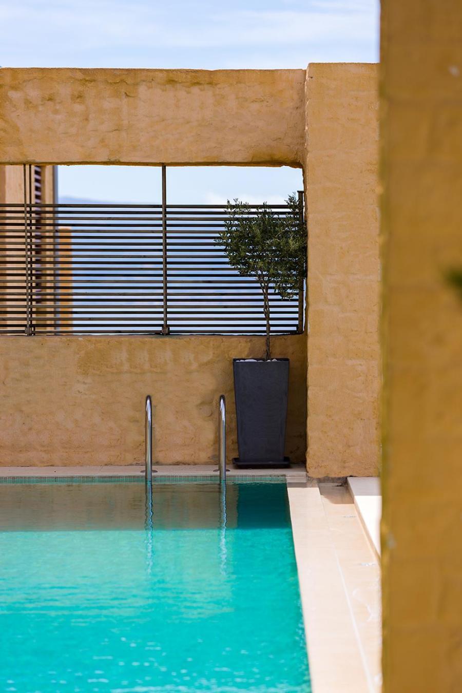 Beachfront Ravdoucha Epavlis Eleni - Pool, Hot Tub, Gym, Sauna, Private Parking, Wifi Villa *